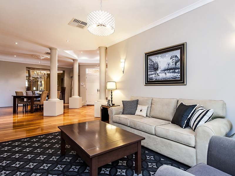 4 Karon Road, Iluka WA 6028