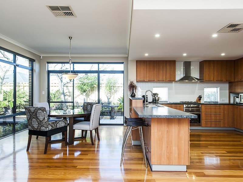 4 Karon Road, Iluka WA 6028