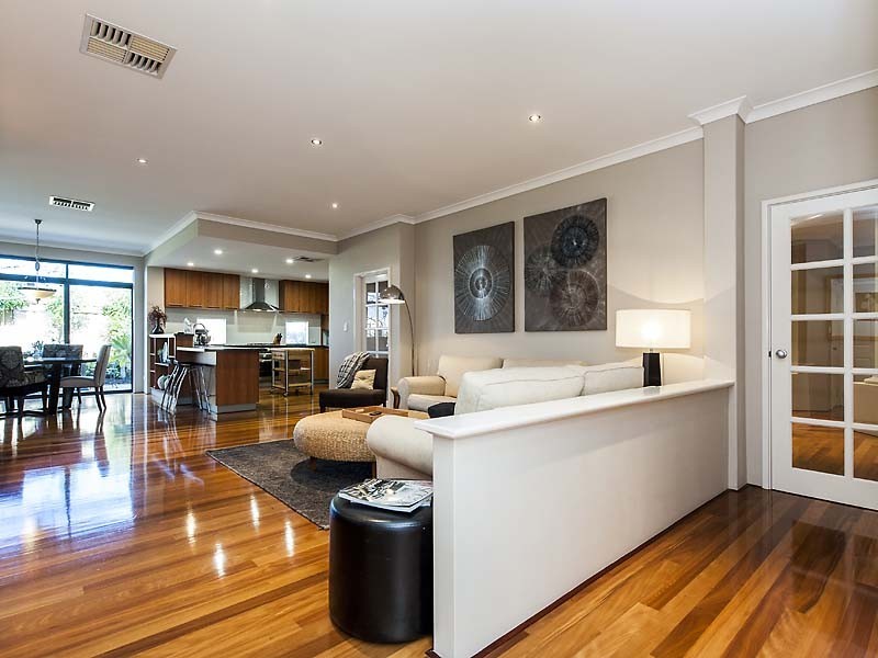 4 Karon Road, Iluka WA 6028