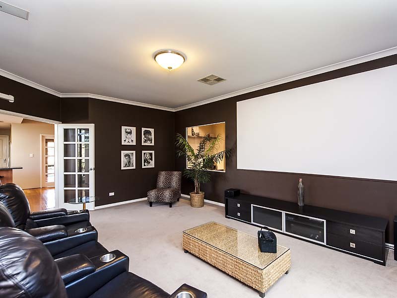 4 Karon Road, Iluka WA 6028