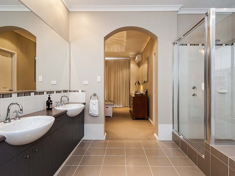 4 Karon Road, Iluka WA 6028