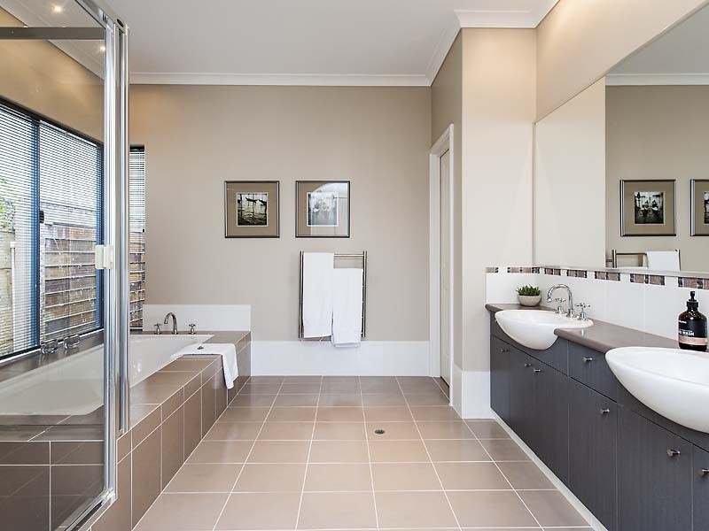 4 Karon Road, Iluka WA 6028