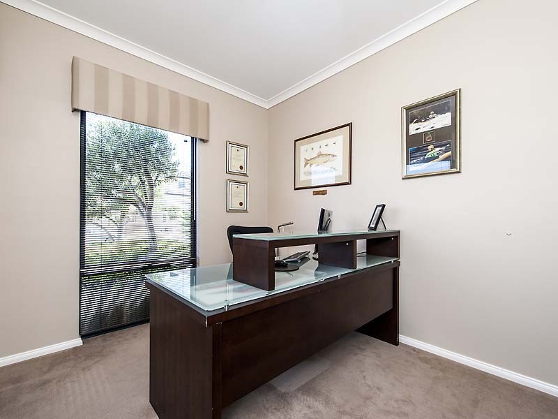 4 Karon Road, Iluka WA 6028