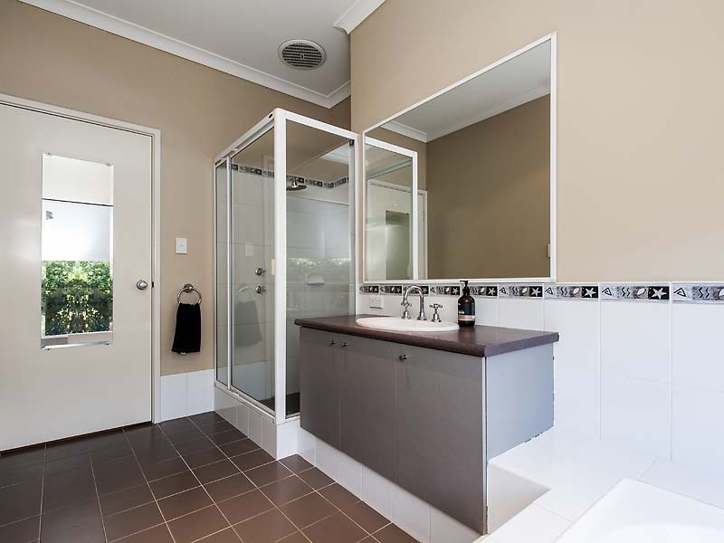 4 Karon Road, Iluka WA 6028