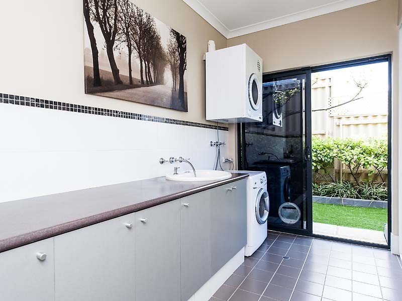 4 Karon Road, Iluka WA 6028