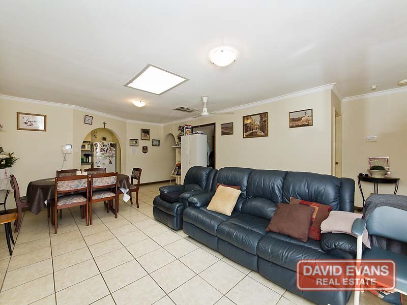 26 Morgan Way, Girrawheen WA 6064