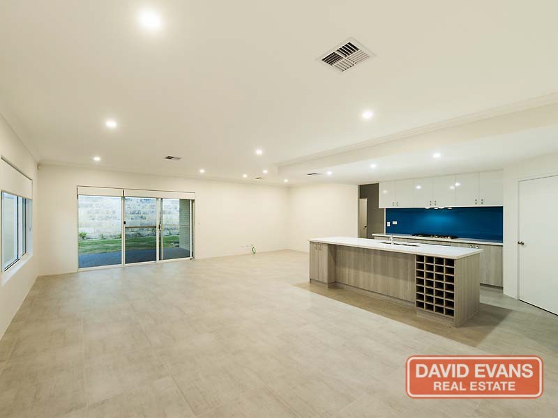 35 Trumpeter Parade, Yanchep WA 6035