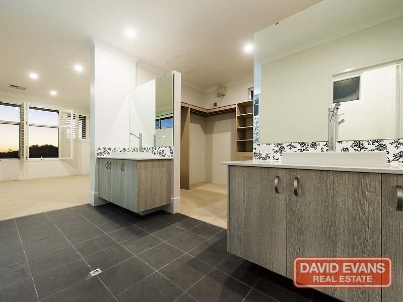 35 Trumpeter Parade, Yanchep WA 6035