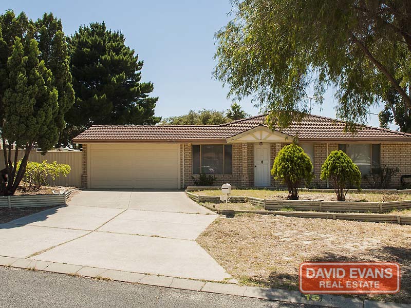 15 Woolerong Walk, Marangaroo WA 6064