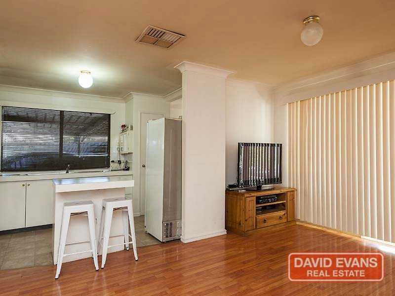 15 Woolerong Walk, Marangaroo WA 6064