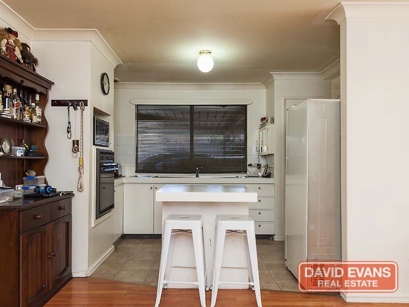 15 Woolerong Walk, Marangaroo WA 6064