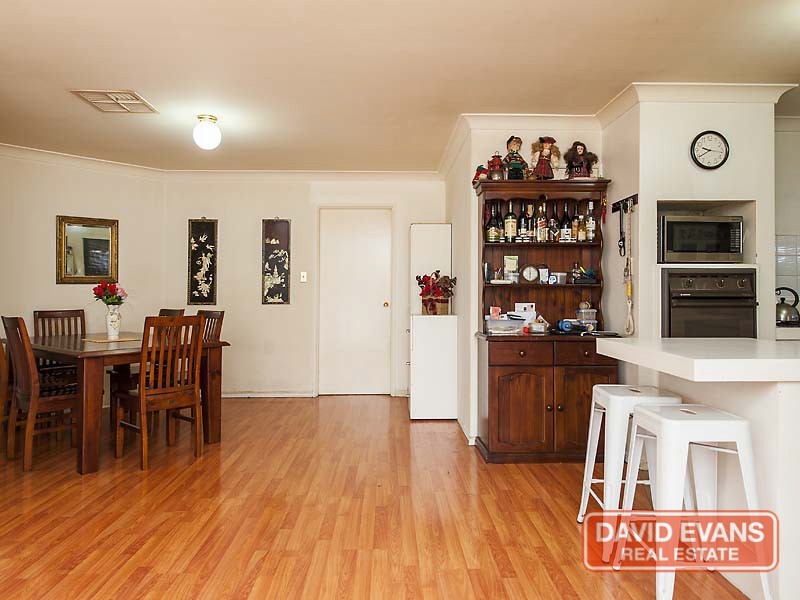 15 Woolerong Walk, Marangaroo WA 6064