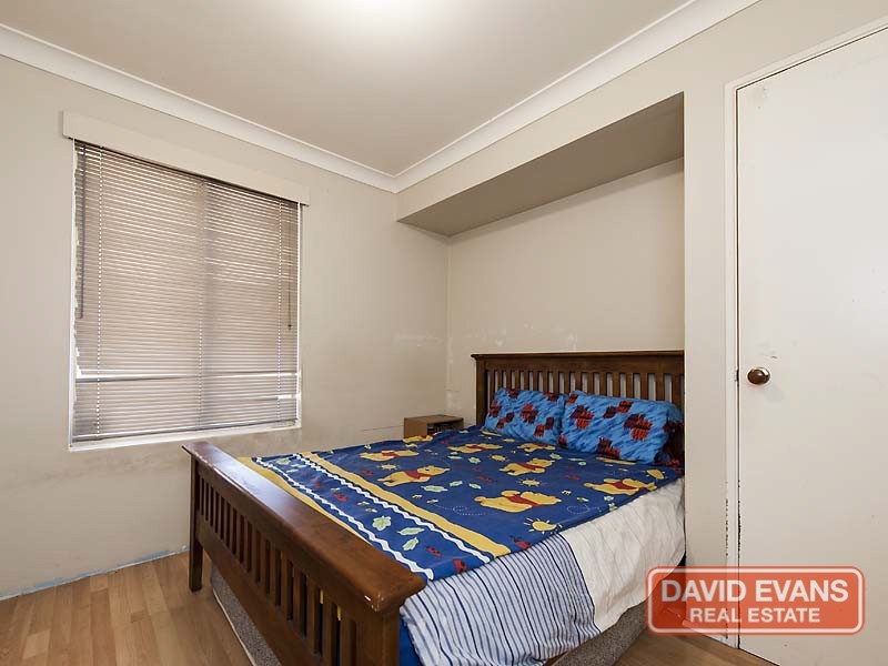 15 Woolerong Walk, Marangaroo WA 6064