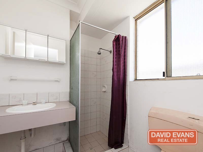 15 Woolerong Walk, Marangaroo WA 6064