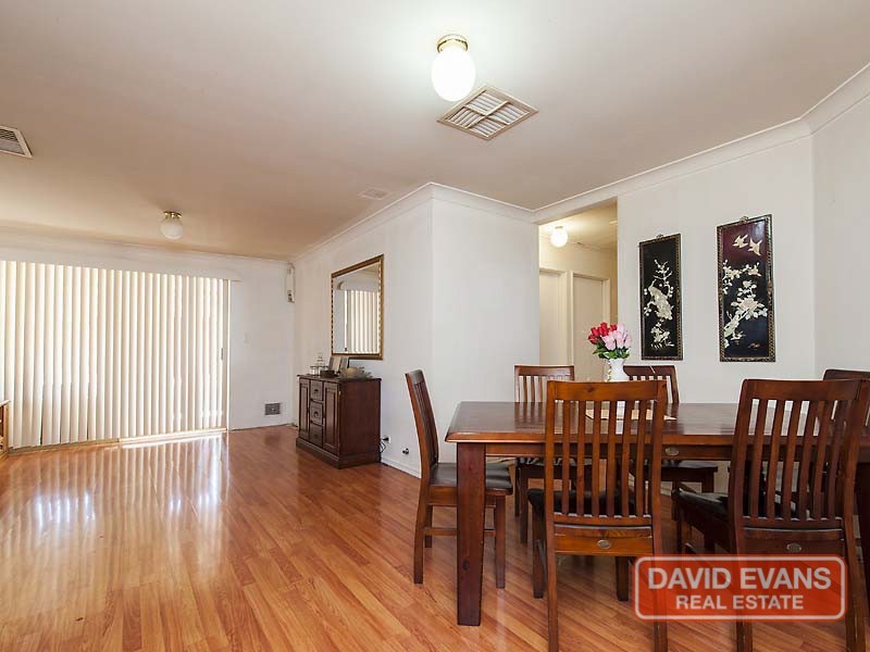 15 Woolerong Walk, Marangaroo WA 6064