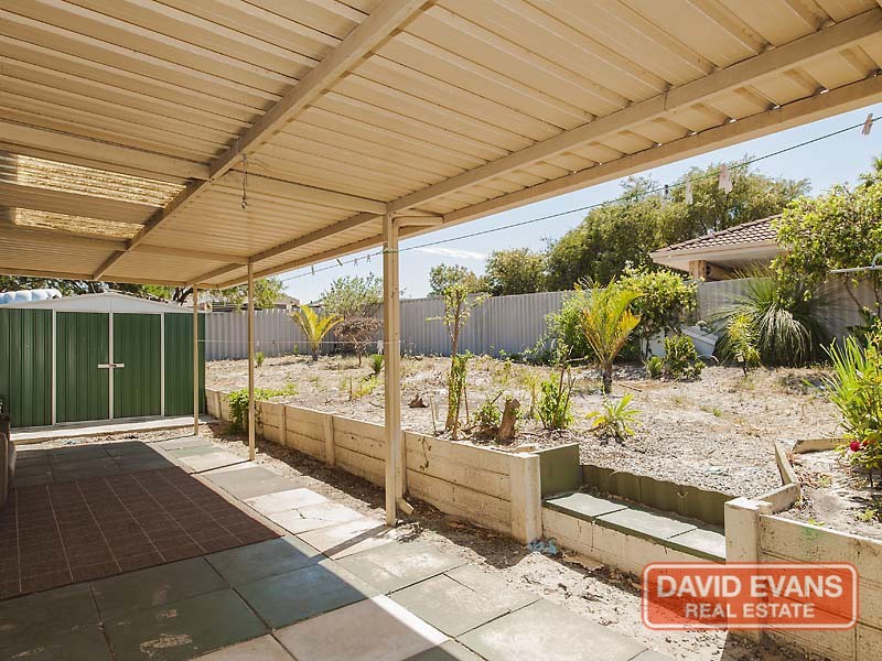 15 Woolerong Walk, Marangaroo WA 6064