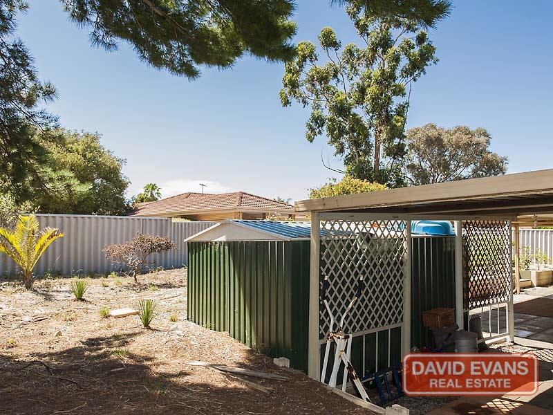 15 Woolerong Walk, Marangaroo WA 6064