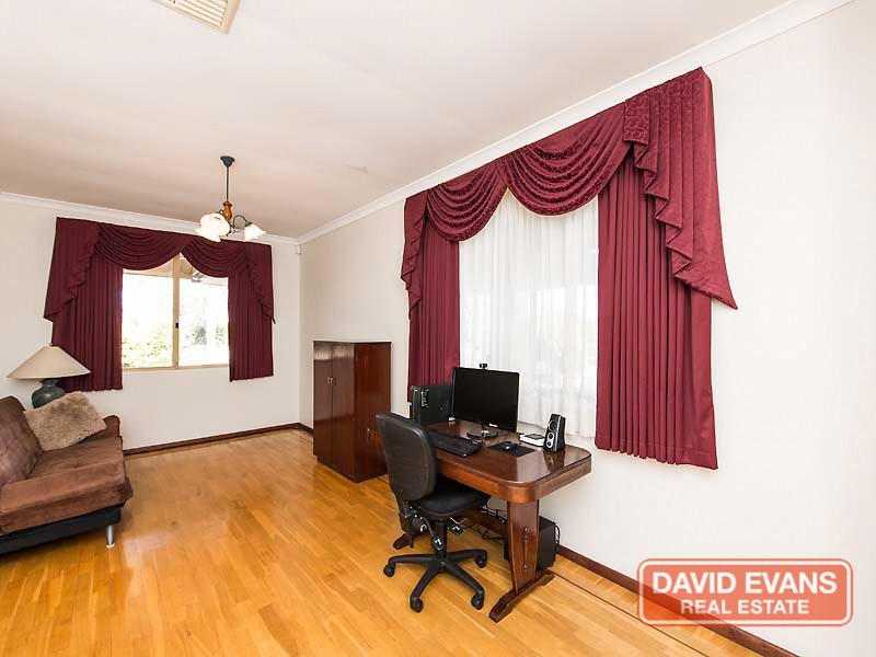 7 Snowy Close, Alexander Heights WA 6064