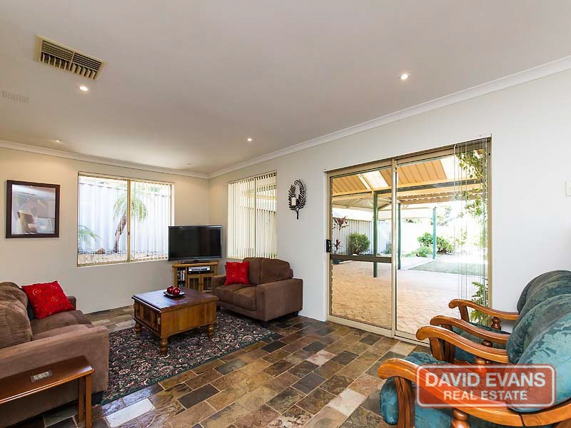 7 Snowy Close, Alexander Heights WA 6064