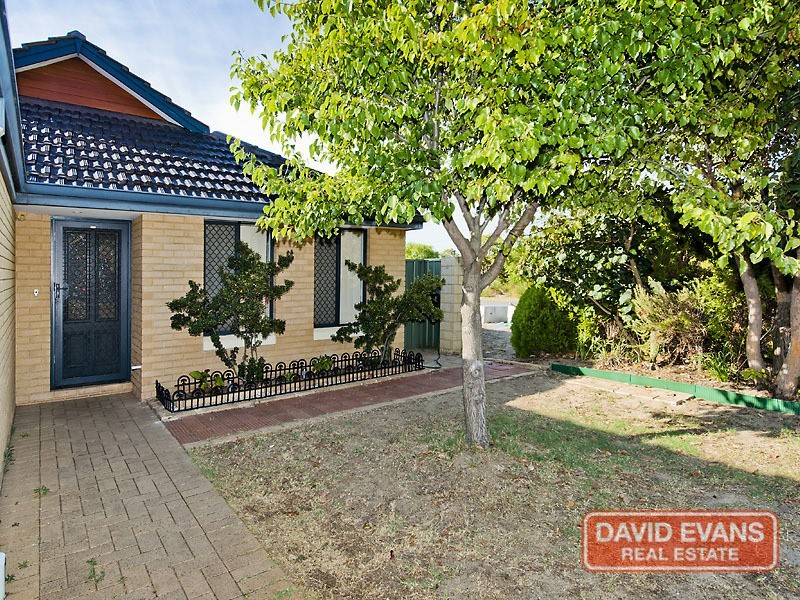 2 Bramley Way, Bibra Lake WA 6163