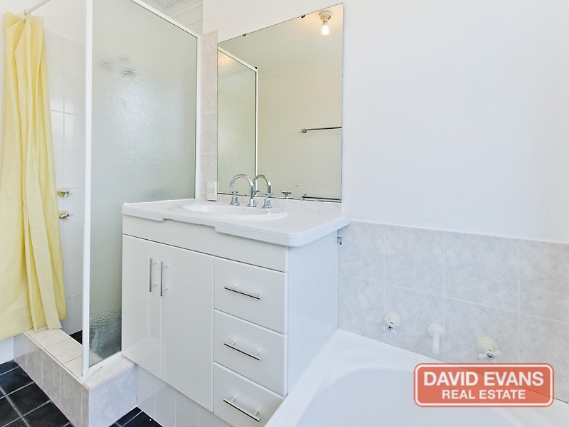 2 Bramley Way, Bibra Lake WA 6163