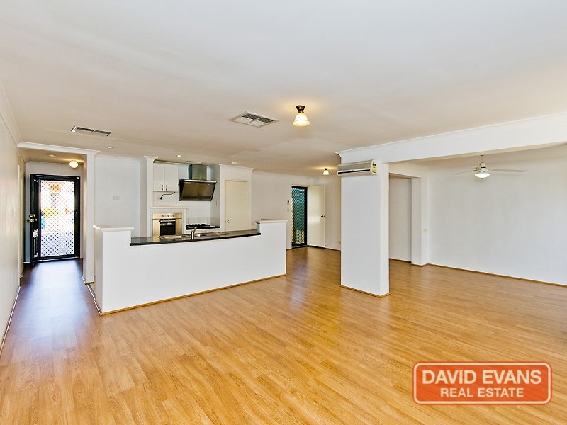 2 Bramley Way, Bibra Lake WA 6163