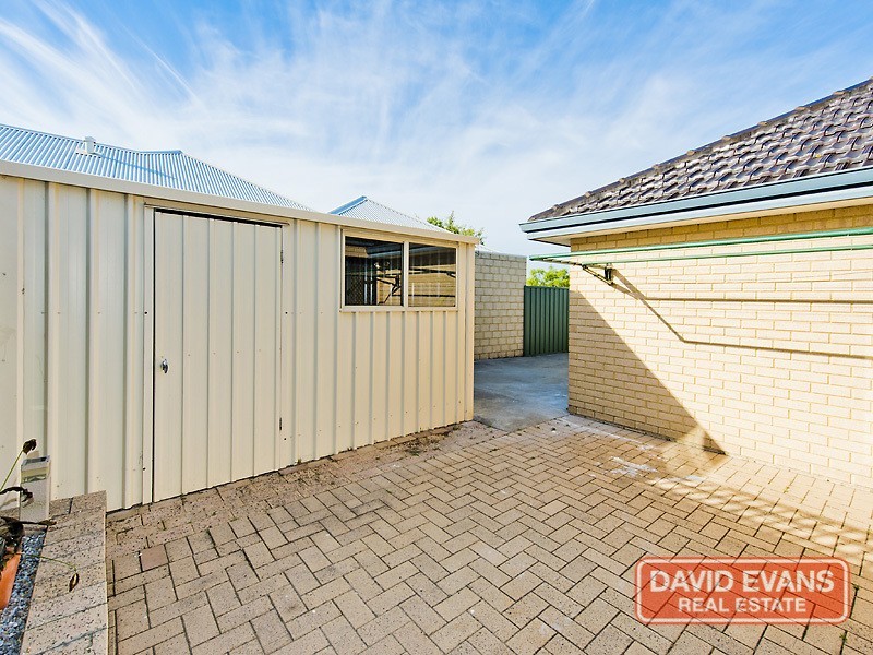 2 Bramley Way, Bibra Lake WA 6163