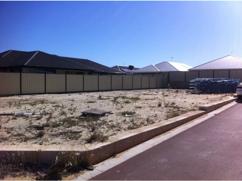 42 Murrumbidgee Drive, Hammond Park WA 6164