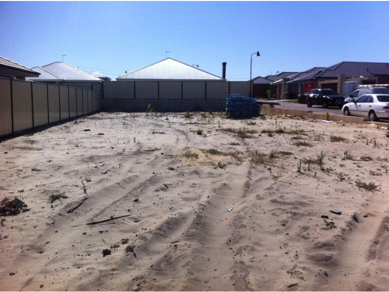 42 Murrumbidgee Drive, Hammond Park WA 6164