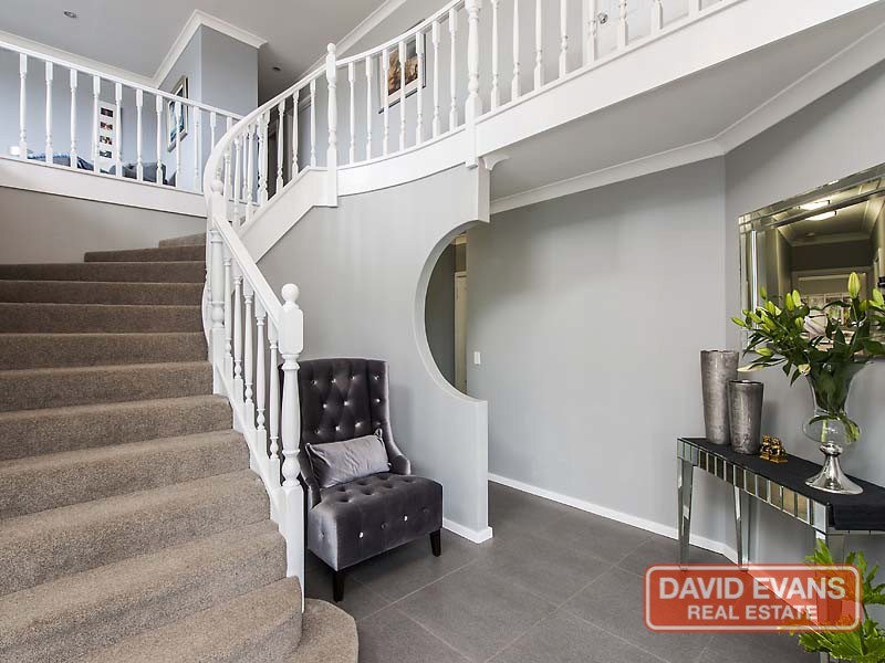 10 Queenscliff Court, Kallaroo WA 6025