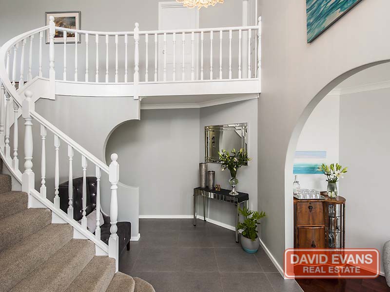 10 Queenscliff Court, Kallaroo WA 6025