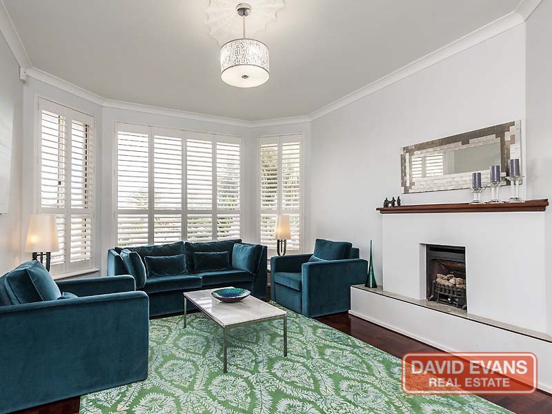 10 Queenscliff Court, Kallaroo WA 6025