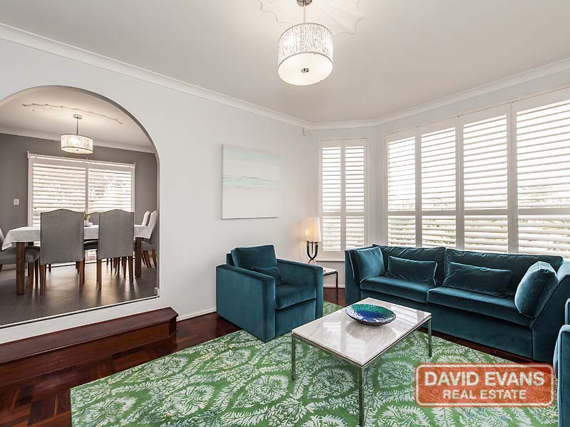 10 Queenscliff Court, Kallaroo WA 6025