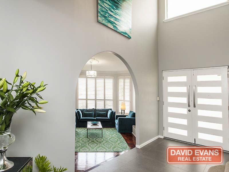10 Queenscliff Court, Kallaroo WA 6025