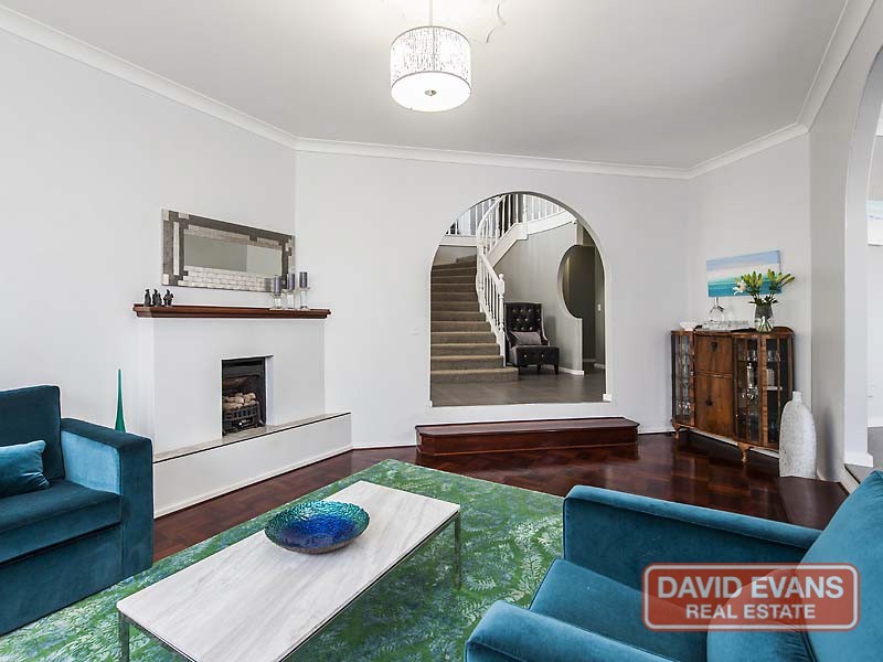 10 Queenscliff Court, Kallaroo WA 6025