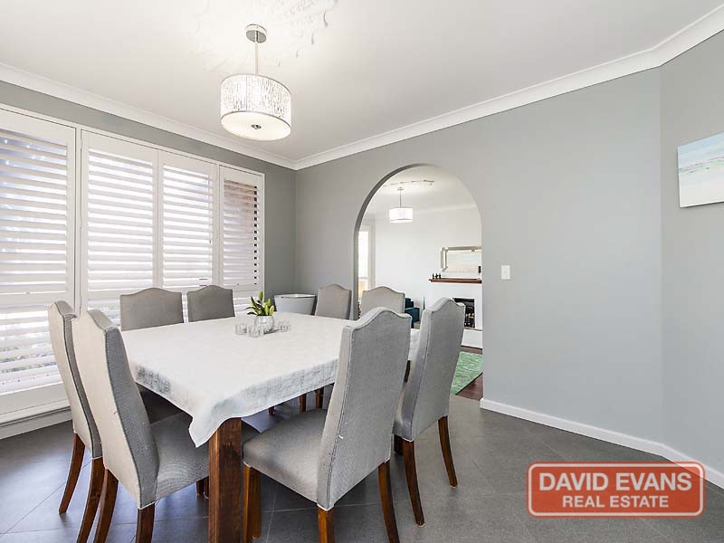 10 Queenscliff Court, Kallaroo WA 6025