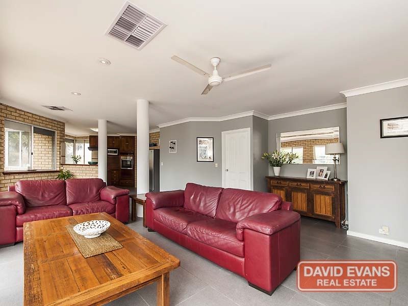 10 Queenscliff Court, Kallaroo WA 6025