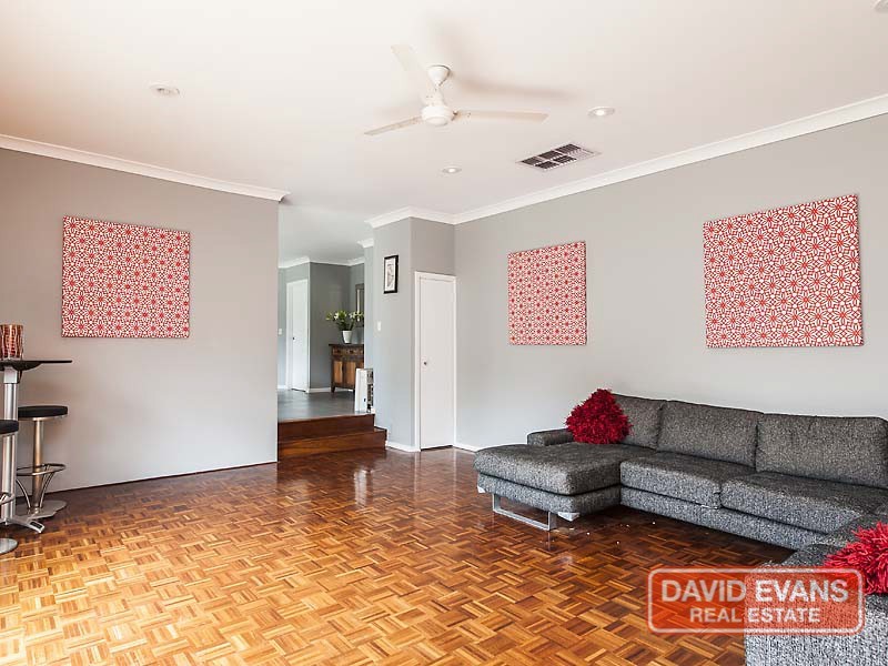 10 Queenscliff Court, Kallaroo WA 6025