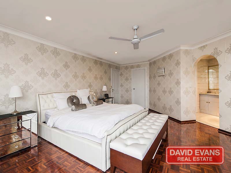 10 Queenscliff Court, Kallaroo WA 6025