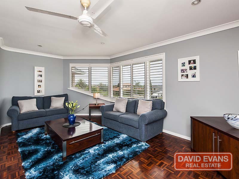 10 Queenscliff Court, Kallaroo WA 6025