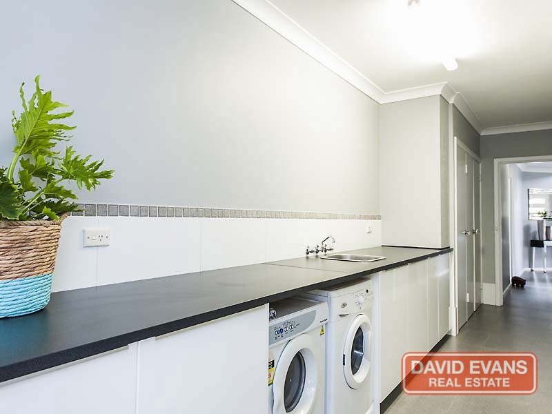 10 Queenscliff Court, Kallaroo WA 6025