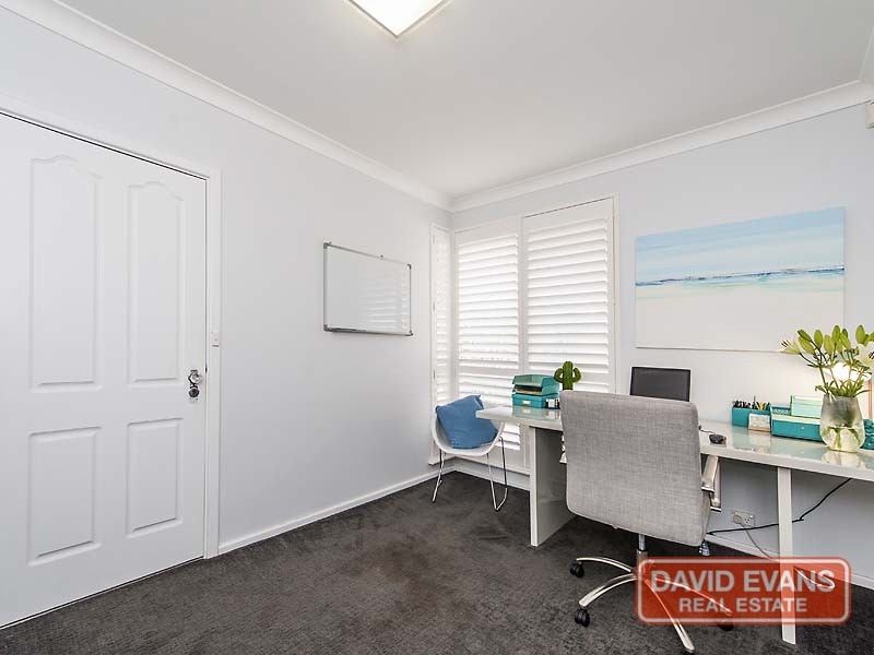 10 Queenscliff Court, Kallaroo WA 6025