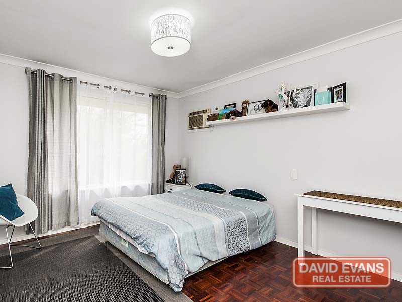 10 Queenscliff Court, Kallaroo WA 6025