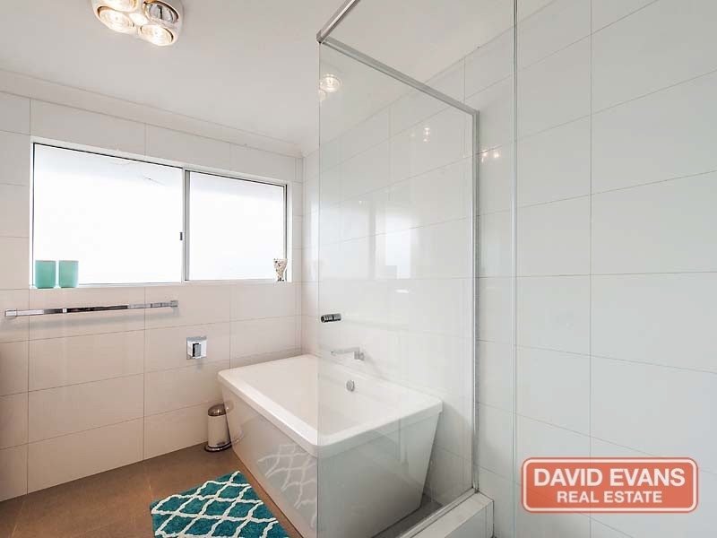 10 Queenscliff Court, Kallaroo WA 6025