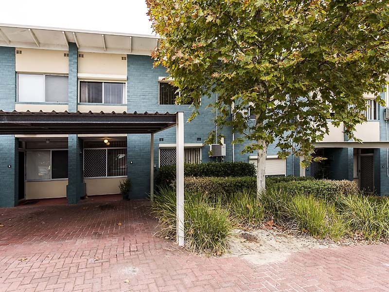 6/18 Greville Way, Girrawheen WA 6064