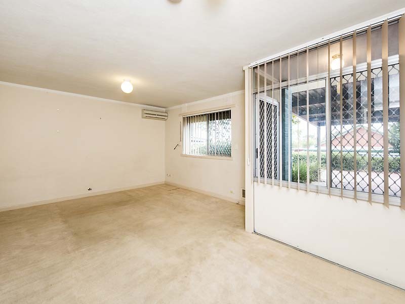 6/18 Greville Way, Girrawheen WA 6064