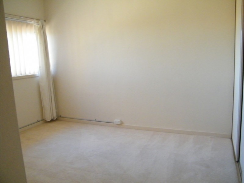 6/18 Greville Way, Girrawheen WA 6064