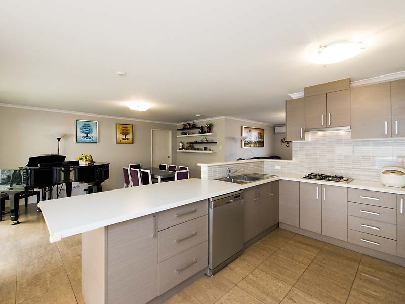 14 Samuel Loop, Canning Vale WA 6155