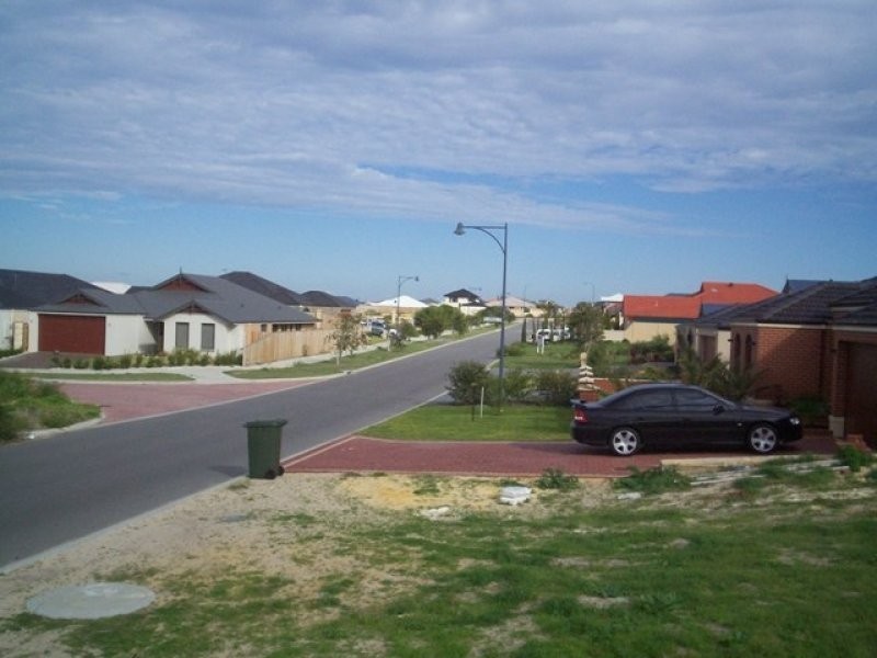 34 Hampshire Drive, Jindalee WA 6036