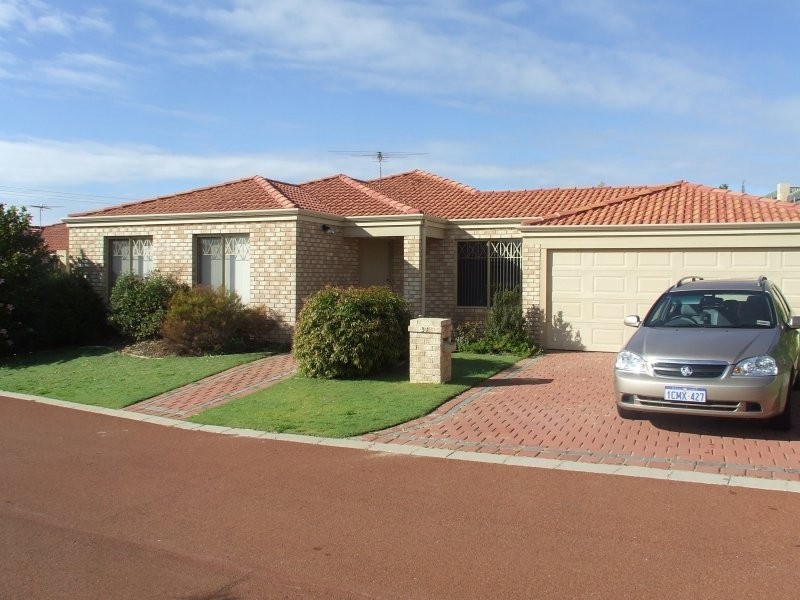 37 Kin Bay Entrance, Mindarie WA 6030